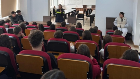 Liceeni din Sighet, în dialog cu polițiștii despre prevenirea violenței