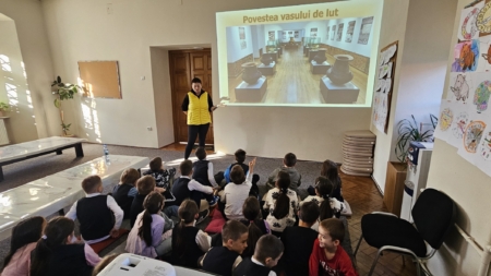 Elevii de la Școala Gimnazială „Lucian Blaga” din Baia mare au descoperit povestea vasului de lut, la muzeu