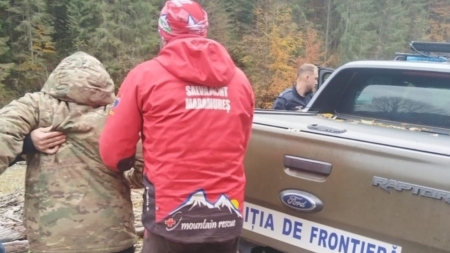 Tată și fiu salvați din munți de salvamontiștii maramureșeni