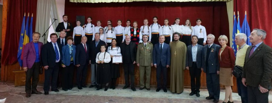 Elevii clasei de canto de la Școala Populară de Artă „Liviu Borlan” Baia Mare au sărbătorit Ziua Națională a Armatei Române printr-un spectacol deosebit