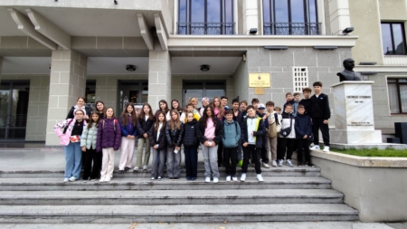 Elevii de gimnaziu de la Școala Gimnazială „George Coșbuc” Baia Mare au desfășurat o vizită educativă la Cluj-Napoca