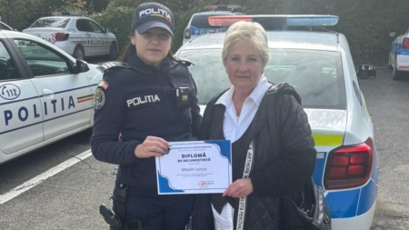 Spirit civic: O sigheteancă a predat polițiștilor o sumă de bani găsită pe stradă. Păgubașul a fost identificat și și-a recuperat banii