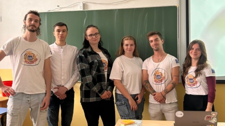 Voluntarii ASSOC au desfășurat activități educative pentru liceenii de la Colegiul Național „Gheorghe Șincai” din Baia Mare