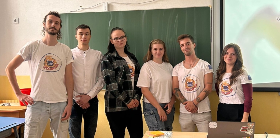 Voluntarii ASSOC au desfășurat activități educative pentru liceenii de la Colegiul Național „Gheorghe Șincai” din Baia Mare