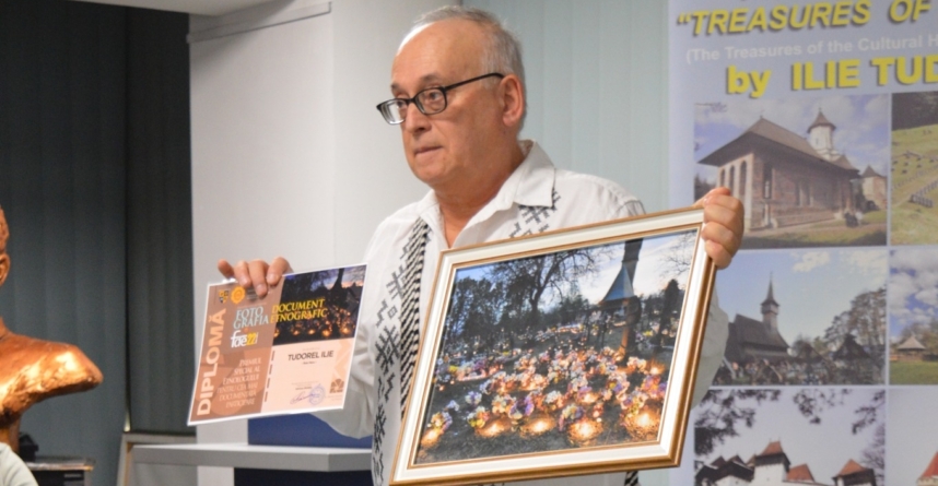 Artistul fotograf Ilie Tudorel a vernisat expoziția „Comorile României” și „Comorile Spaniei” (Patrimoniul Cultural Mondial UNESCO) la Biblioteca Județeană Baia Mare
