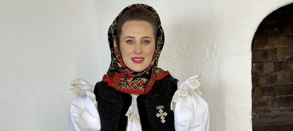 Îndrăgita artistă Oana Font, invitată în cadrul concertului „Colindul Sfânt și Bun” de la Arad