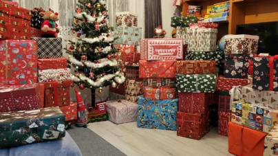 Asociația „Mâinile care fac bine” pornește campania de Crăciun „O cutie, o bucurie”