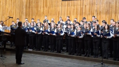 Concertul caritabil de colinde „Dăruind lumina viitorului” aduce împreună artiști și coruri pentru o cauză nobilă