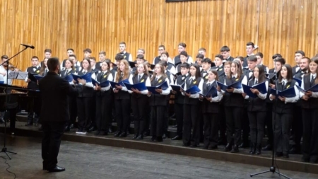 Concertul caritabil de colinde „Dăruind lumina viitorului” aduce împreună artiști și coruri pentru o cauză nobilă