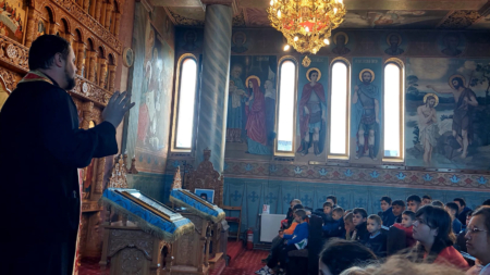 Credință și tradiție: La Săcălășeni încep întâlnirile de cateheză și colinde pentru copii și tineri