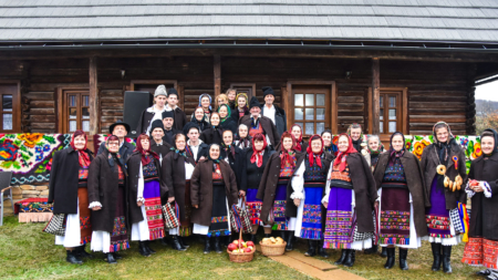 Colinde și tradiții autentice la Suciu de Sus, pe 6 decembrie