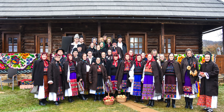 Colinde și tradiții autentice la Suciu de Sus, pe 6 decembrie