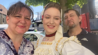 Artista Diana Topan a lansat „Dragi părinți”, un cântec emoționant cu un mesaj profund de iubire