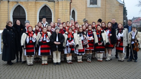 Sighetu Marmației îmbracă straie de sărbătoare de Ziua Națională – ceremonie, spectacol și aprinderea luminițelor de iarnă