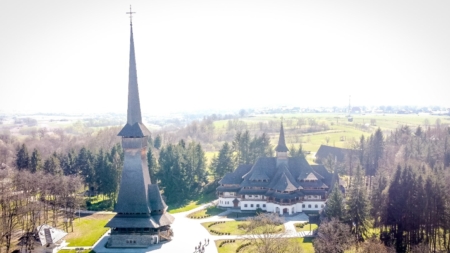 Sfânta Liturghie la Mănăstirea Săpânța–Noul Peri și parastas pentru Protosinghelul Nicolae Tat