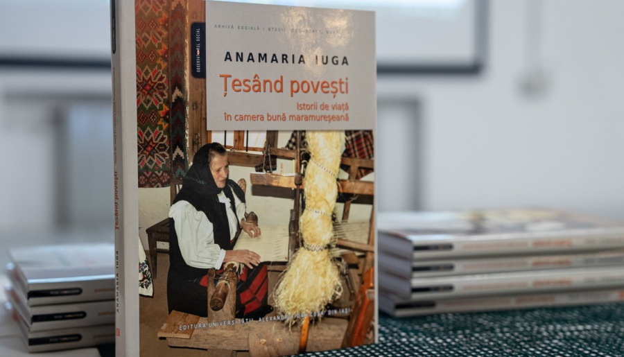 Biblioteca Județeană „Petre Dulfu” găzduiește lansarea volumului „Țesând povești. Istorii de viață în camera bună maramureșeană”