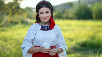 Îndrăgita artistă Livia Neag Nistea marchează două decenii de activitate muzicală și dă startul lecțiilor gratuite de canto