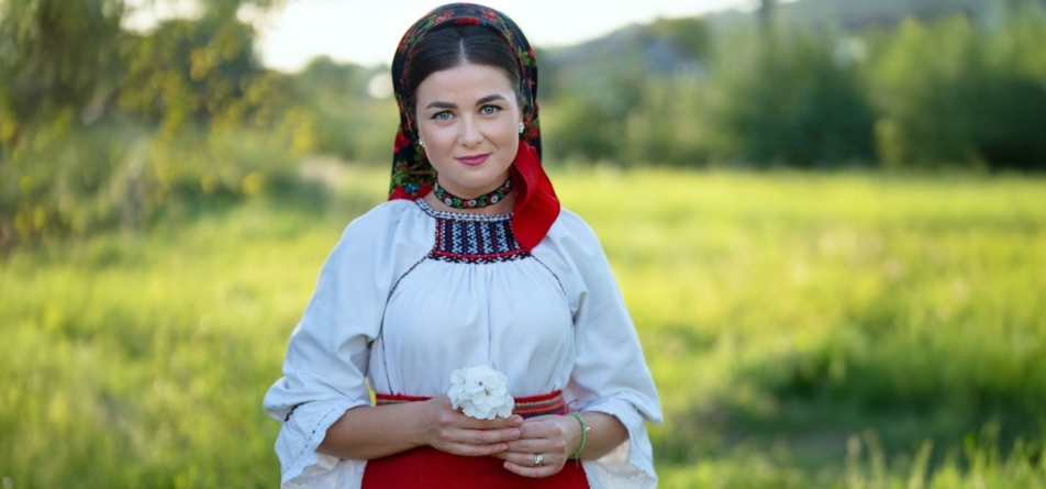 Îndrăgita artistă Livia Neag Nistea marchează două decenii de activitate muzicală și dă startul lecțiilor gratuite de canto