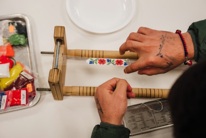 Meșteșug după gratii: Șapte tineri din Penitenciarul Baia Mare au descoperit arta tradițională