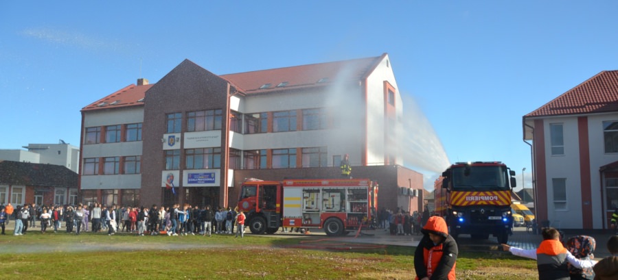 Exercițiu de evacuare și acordare a primului ajutor la Școala Profesională Fărcașa