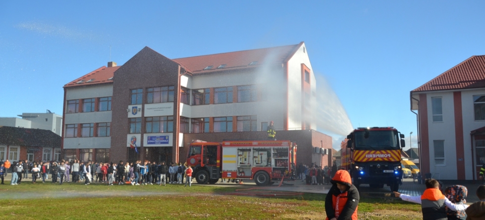 Exercițiu de evacuare și acordare a primului ajutor la Școala Profesională Fărcașa