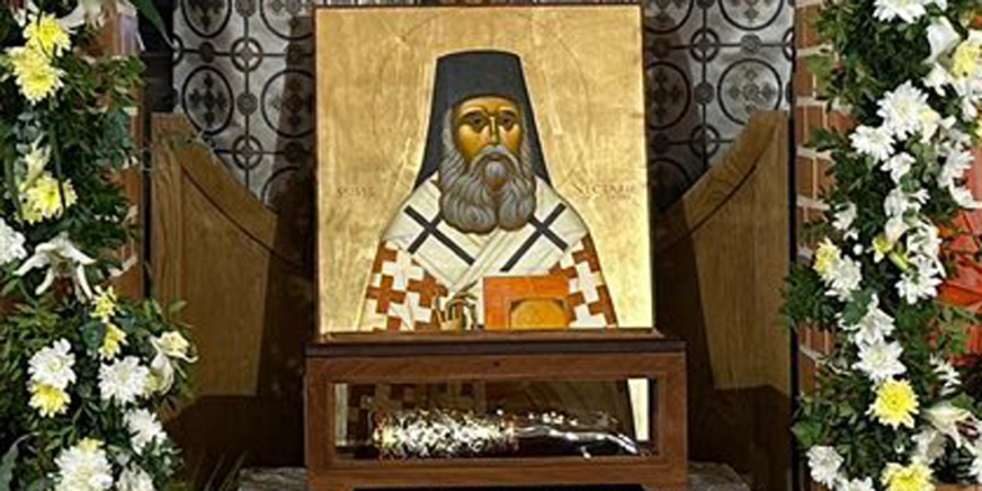 Racla cu moaștele Sfântului Nectarie vor poposi și pe Secția de Oncologie a Spitalului Județean Baia Mare