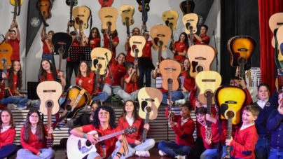 Trupa „Adrian Păunescu” a Liceului „Grigore C. Moisil” Târgu Lăpuș a participat la Programul cultural „România Guitar Day”