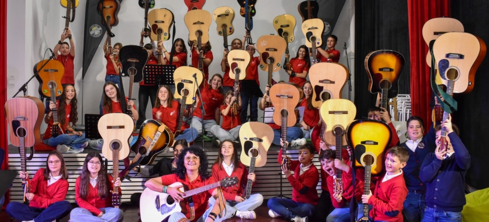 Trupa „Adrian Păunescu” a Liceului „Grigore C. Moisil” Târgu Lăpuș a participat la Programul cultural „România Guitar Day”