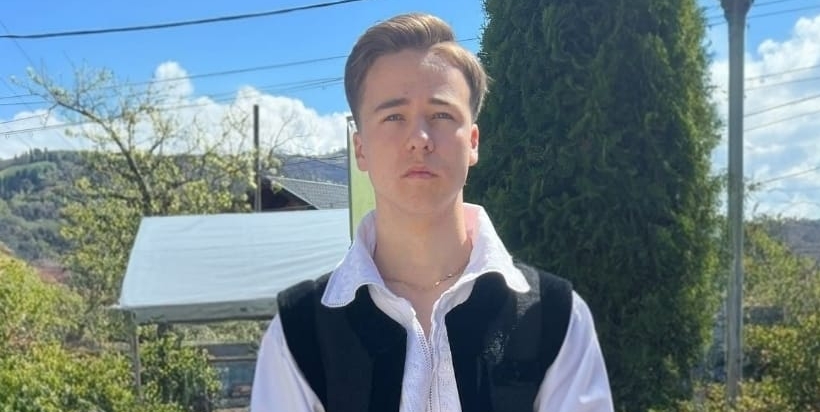 „Inima stă adâncită în lacrimile suferinței” – durere fără margini după ce un elev al Seminarului Teologic Baia Mare a decedat într-un accident