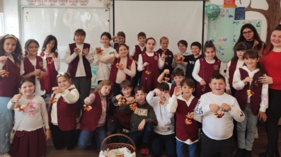 Atelier de înșirat poame pe ață pentru elevii de la „Nicolae Iorga”