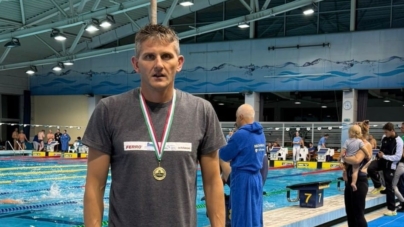 Cinci medalii, trei recorduri personale și multă pasiune – Octavian Stoica de la Flykick Team Baia Mare impresionează la Hodmezovasarhely