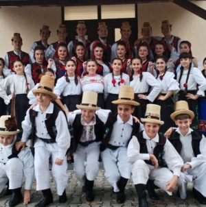 Ansamblul „Coconii Maramureșului”, pe loc fruntaș la Festivalul Interjudețean de Folclor „Dragu-mi-i cântu și jocu”