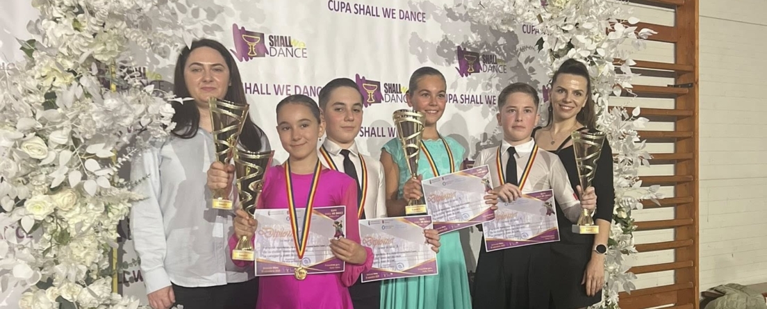 DanceLight Baia Mare a strălucit la „Cupa Shall We Dance” – 15 perechi talentate, 17 finale și 9 podiumuri