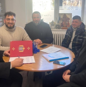 Un nou început pentru o familie încercată: Apartament achiziționat prin implicarea Episcopiei Maramureșului și Sătmarului