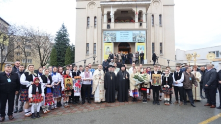 PS Timotei Sătmăreanul a târnosit altarul de la demisolul bisericii „Soborul Sfinților 12 Apostoli” din Baia Mare