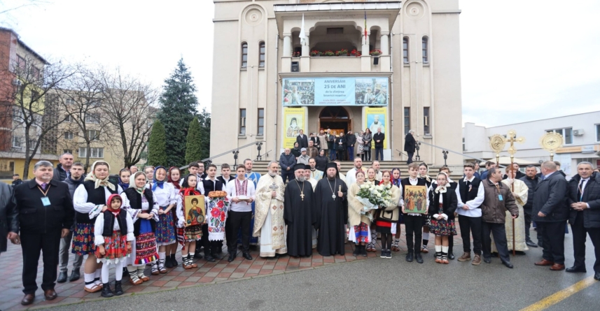 PS Timotei Sătmăreanul a târnosit altarul de la demisolul bisericii „Soborul Sfinților 12 Apostoli” din Baia Mare