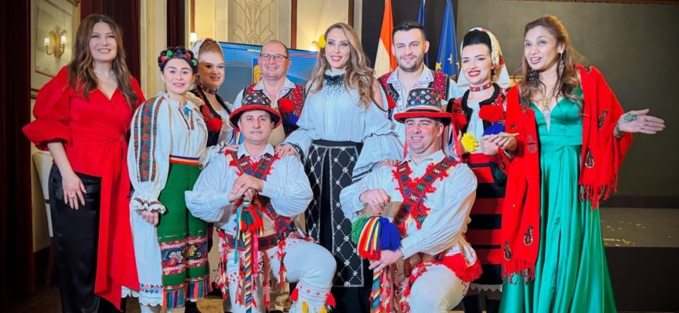 România, sărbătorită la New Delhi: Ansamblul Folcloric Național „Transilvania” a dus tradițiile românești în India