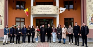 ASCOR Baia Mare a dăruit alimente, flori și iconițe pentru vârstnicii de la Căminul din Coroieni