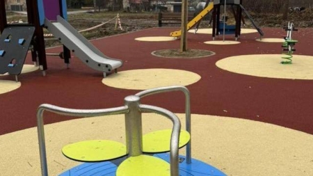 Amenajare finalizată la locul de joacă din Colonia Topitorilor