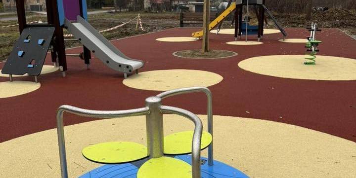 Amenajare finalizată la locul de joacă din Colonia Topitorilor