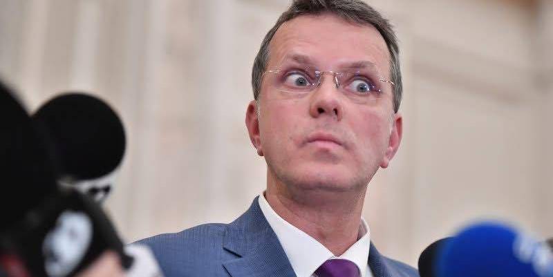 Controversele studiilor ministrului Apărării Ionuț Moșteanu