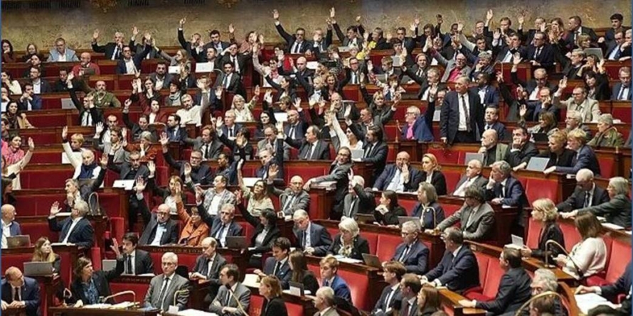 Francezii și linia roșie dintre muncă și demnitate