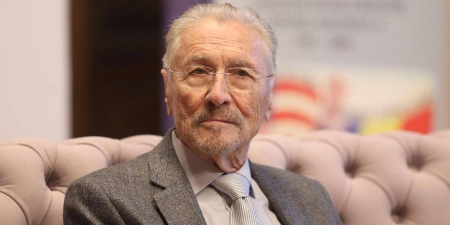 19 noiembrie 1939 – S-a născut Emil Constantinescu