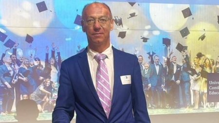 Primul român care a absolvit studiile Universității Donau din Krems