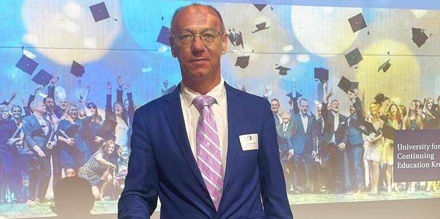 Primul român care a absolvit studiile Universității Donau din Krems