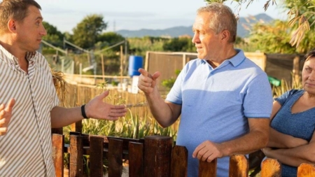 Conflictul dintre vecini și legea liniei de hotar