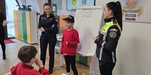 Vizită a polițiștilor la Școala Internațională Baia Mare