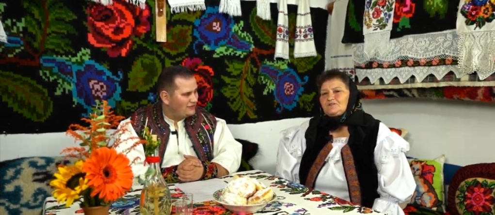 Denis Năsui a lansat primul episod al podcastului „La o vorbă cu Denis prin Maramureș” – bunica sa, primul invitat