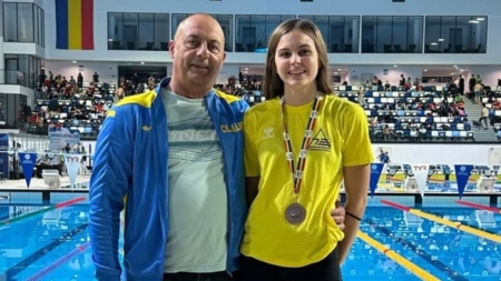 Mihaela Lucia Știr de la CSM Baia Mare, pe podium la Campionatul Național de Înot în bazin scurt pentru juniori, tineret și seniori