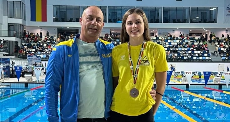 Mihaela Lucia Știr de la CSM Baia Mare, pe podium la Campionatul Național de Înot în bazin scurt pentru juniori, tineret și seniori